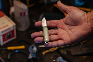 Aaron Ashton holding his grove Elko keychain knife in hand.